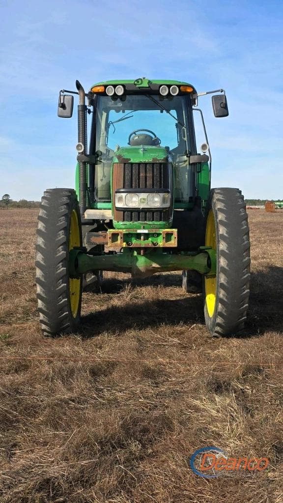 Image of John Deere 7330 equipment image 1