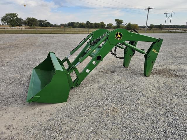 Image of John Deere 740 equipment image 1