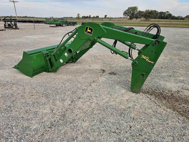 Image of John Deere 740 equipment image 2