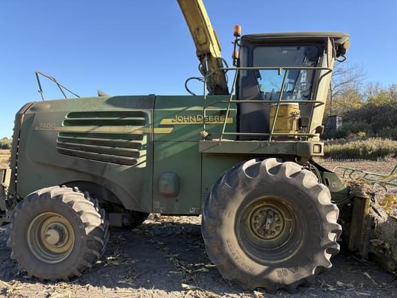 Image of John Deere 7400 Primary image