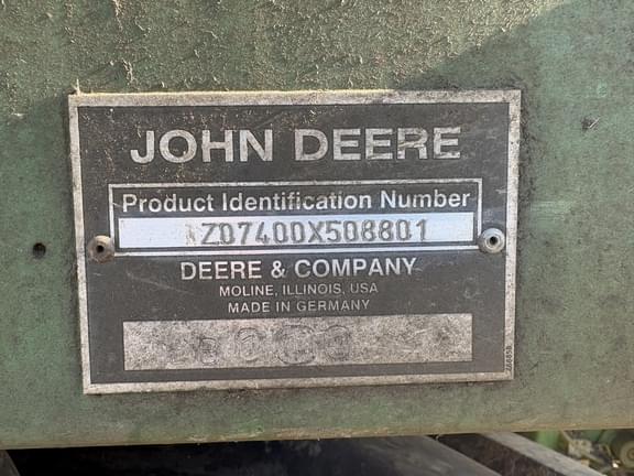 Image of John Deere 7400 equipment image 4