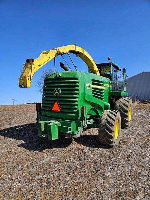 Image of John Deere 7400 equipment image 2