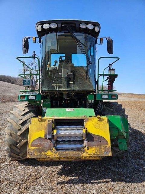 Image of John Deere 7400 equipment image 3