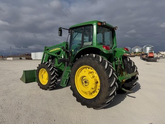 Image of John Deere 7420 equipment image 2