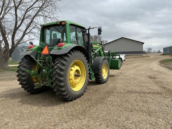 Image of John Deere 7420 equipment image 4