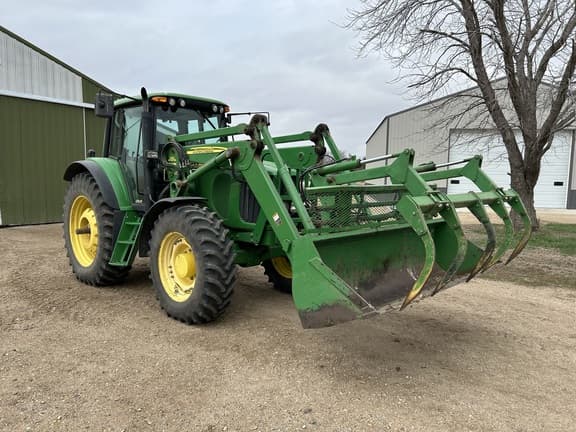 Image of John Deere 7420 equipment image 1