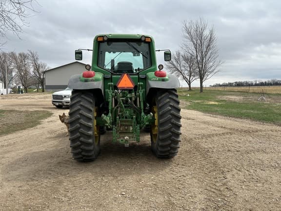 Image of John Deere 7420 equipment image 3
