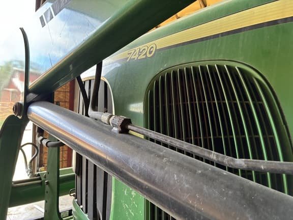 Image of John Deere 7420 equipment image 4
