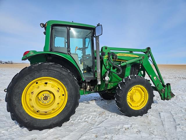 Image of John Deere 7420 equipment image 3