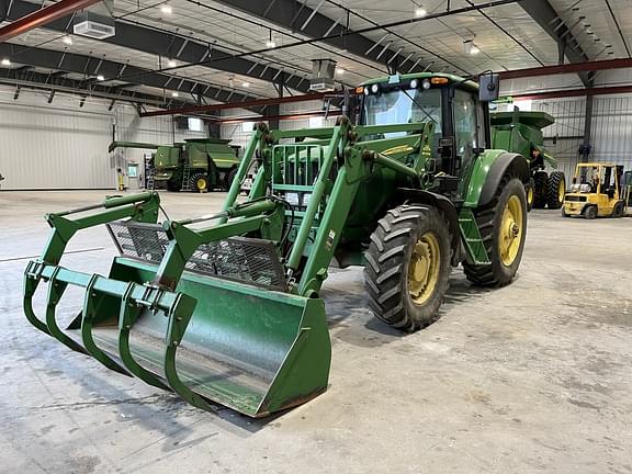 Image of John Deere 7420 equipment image 3