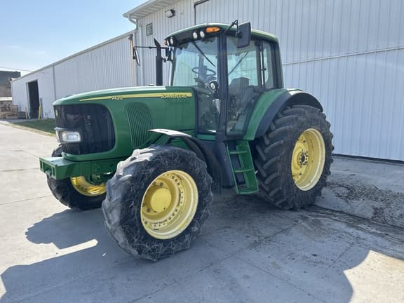 Image of John Deere 7420 equipment image 1