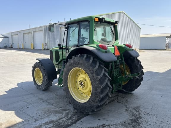 Image of John Deere 7420 equipment image 3