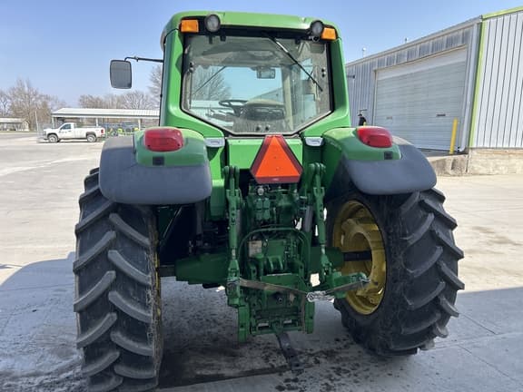 Image of John Deere 7420 equipment image 2