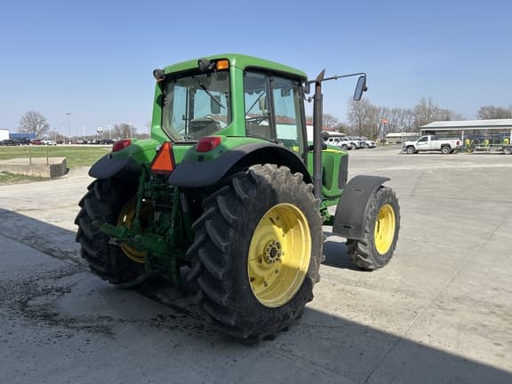 Image of John Deere 7420 equipment image 4