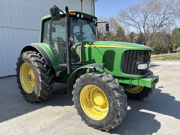 Image of John Deere 7420 equipment image 4