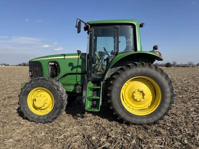 Image of John Deere 7420 equipment image 1