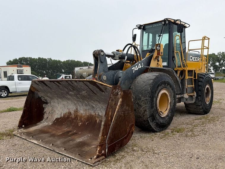 2007 John Deere 744J Equipment Image0