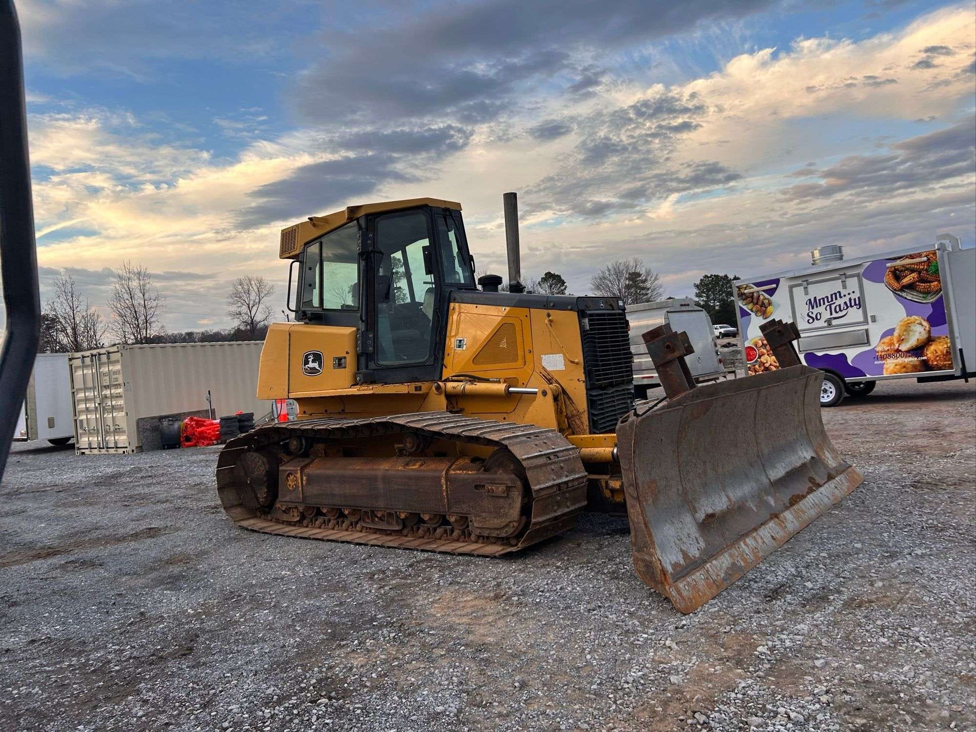 2007 John Deere 750J Equipment Image0
