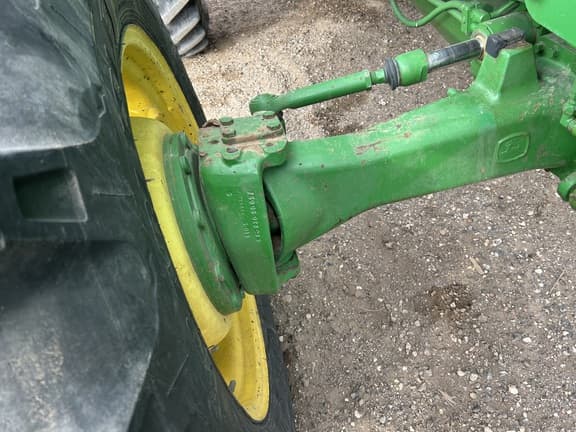 Image of John Deere 7520 equipment image 3