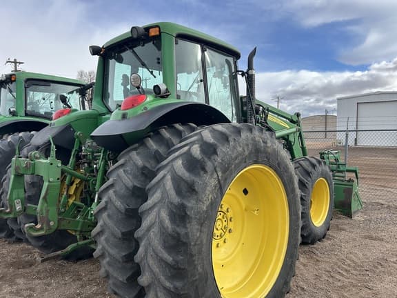 Image of John Deere 7520 equipment image 2