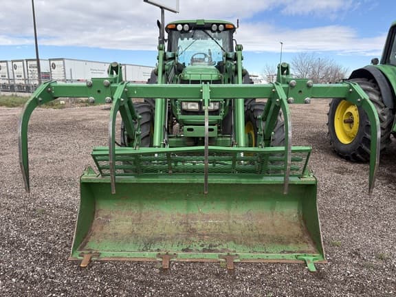 Image of John Deere 7520 equipment image 4