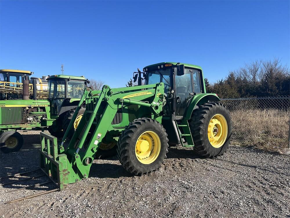 Image of John Deere 7520 Primary image