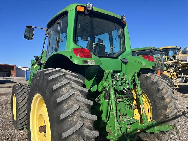 Image of John Deere 7520 equipment image 4