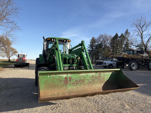 Image of John Deere 7520 equipment image 3