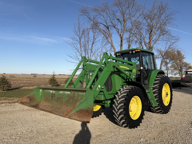 Image of John Deere 7520 equipment image 1