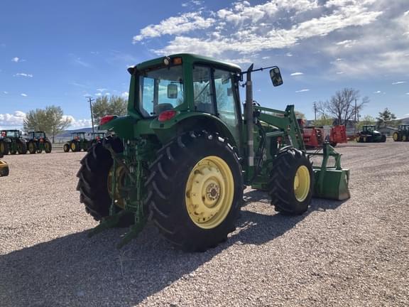 Image of John Deere 7520 equipment image 4