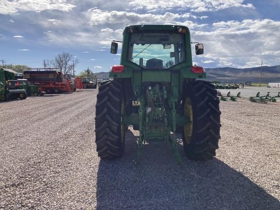 Image of John Deere 7520 equipment image 3