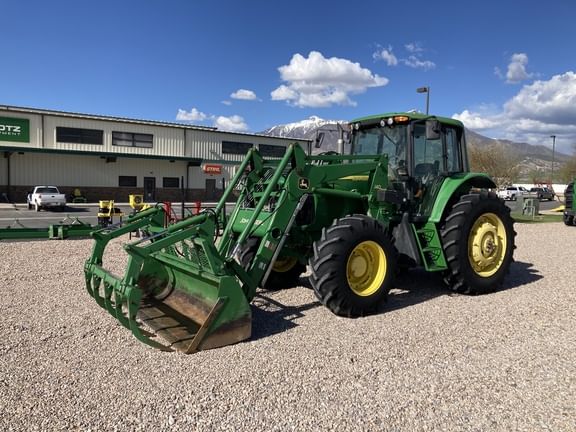 2007 John Deere 7520 Equipment Image0