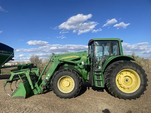 Image of John Deere 7520 Primary image