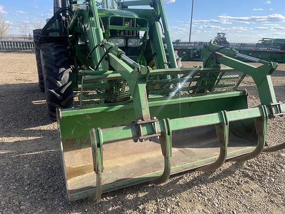 Image of John Deere 7520 equipment image 4