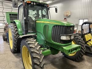2007 John Deere 7520 Image