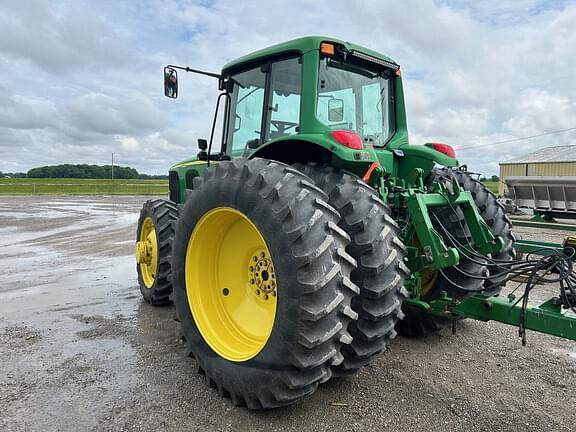 Image of John Deere 7520 equipment image 1