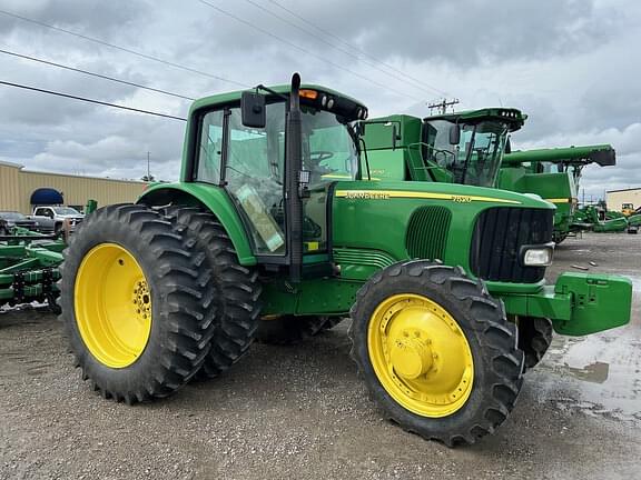 Image of John Deere 7520 equipment image 2