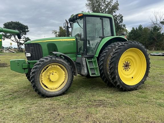 Image of John Deere 7520 equipment image 1