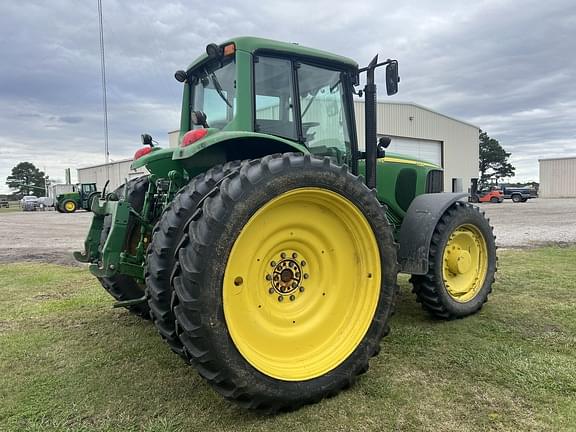 Image of John Deere 7520 equipment image 4