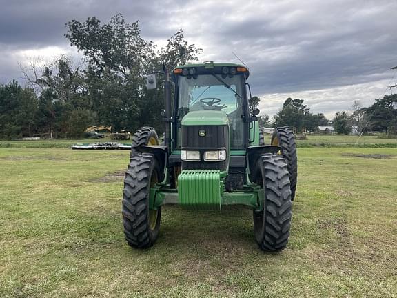 Image of John Deere 7520 equipment image 3