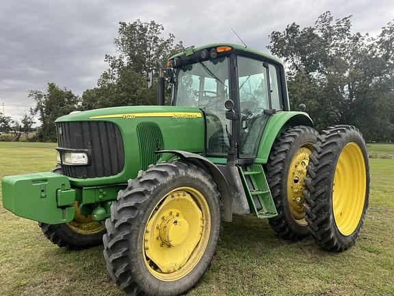 Image of John Deere 7520 equipment image 2