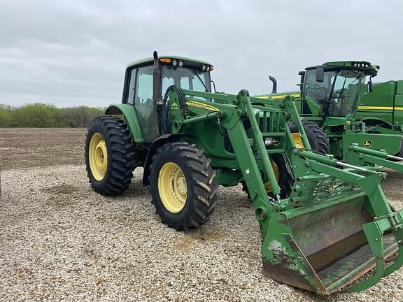 Image of John Deere 7520 equipment image 2