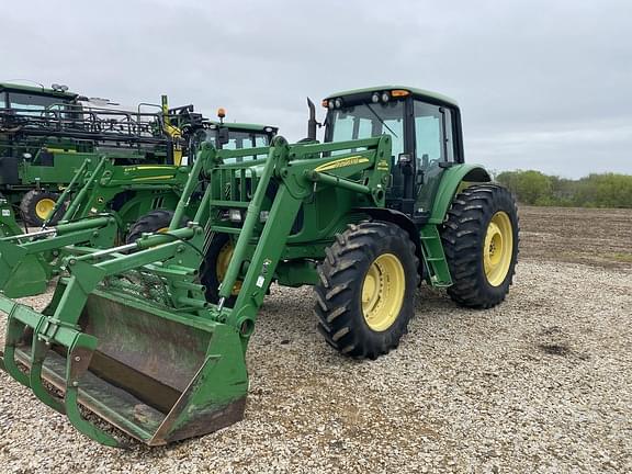 Image of John Deere 7520 equipment image 1