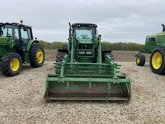 Image of John Deere 7520 equipment image 4