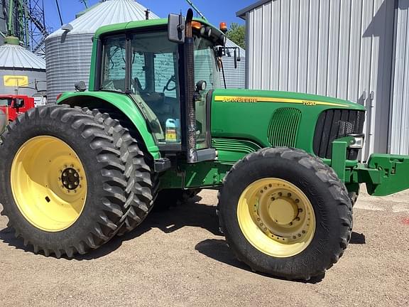 Image of John Deere 7520 equipment image 1