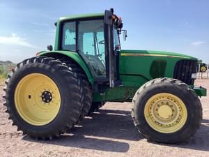 2007 John Deere 7520 Image