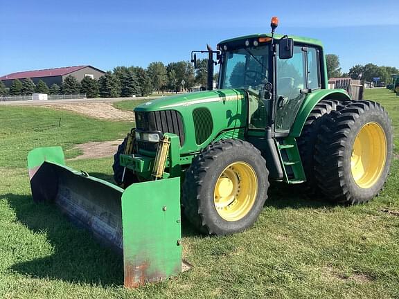 Image of John Deere 7520 Primary image