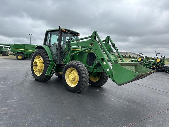 Image of John Deere 7520 equipment image 1