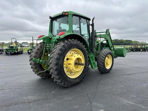 Image of John Deere 7520 equipment image 2