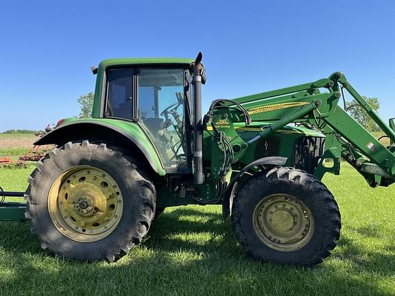 Image of John Deere 7520 Primary image